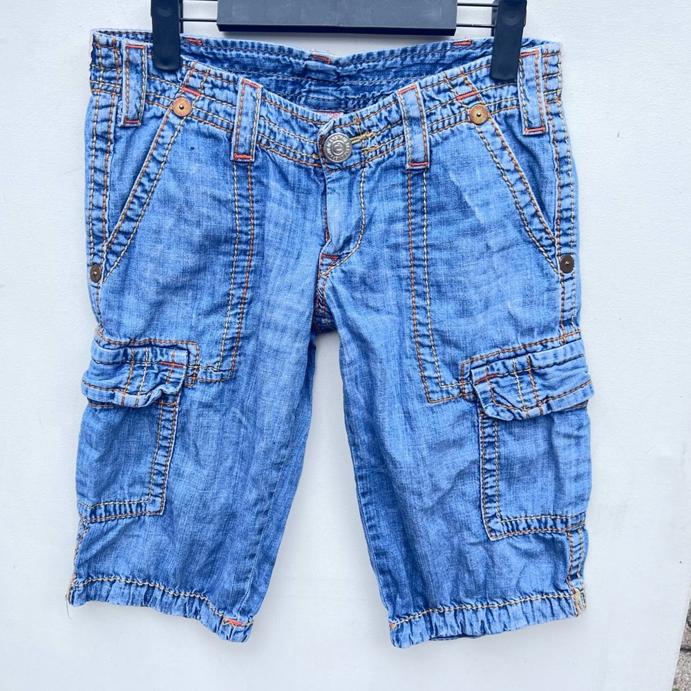 True Religion cargo crop big T size 27 shorts long